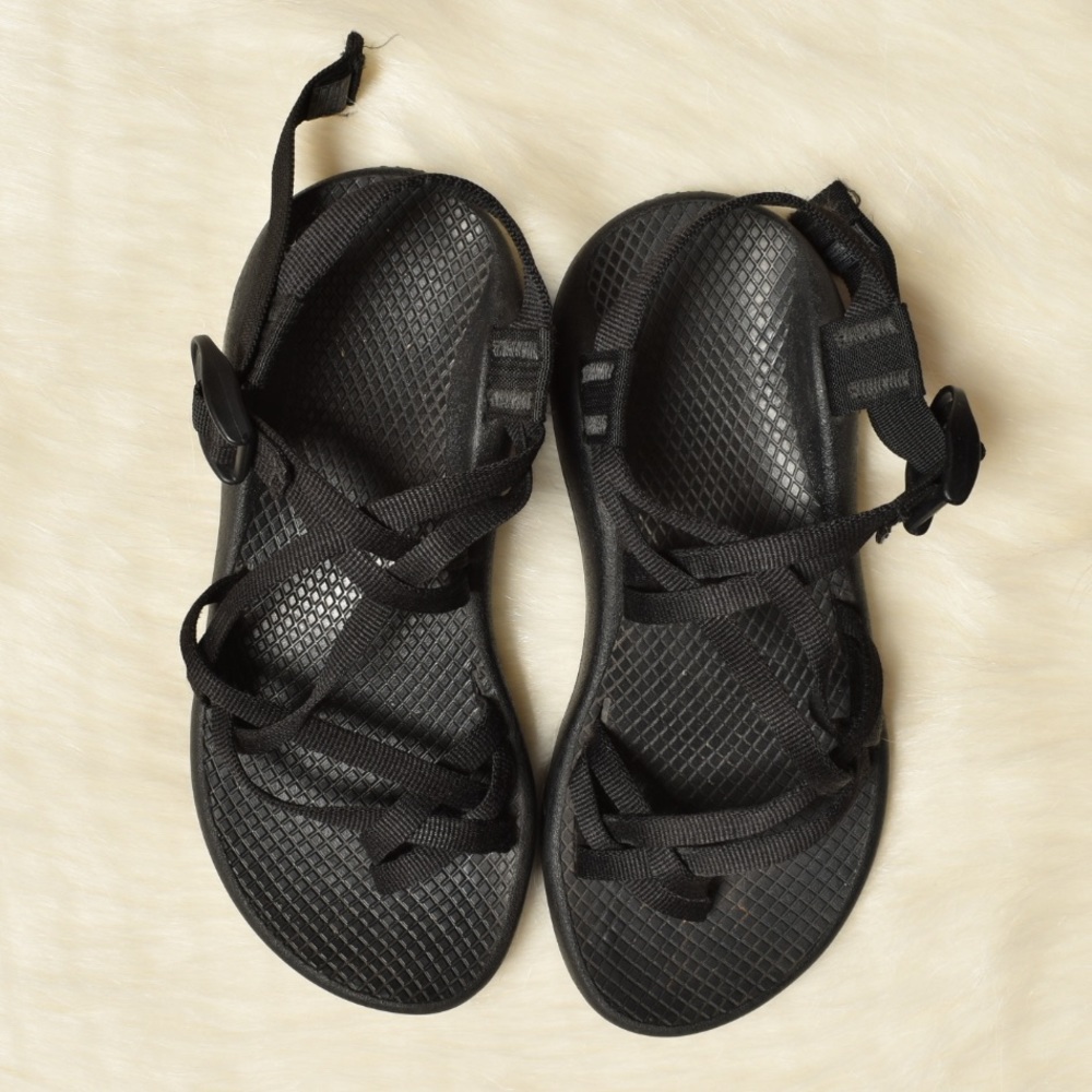 EUC black women's chaco sandals